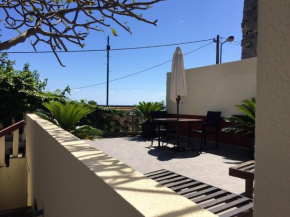 One bedroom house with enclosed garden and wifi at Porto da Cruz